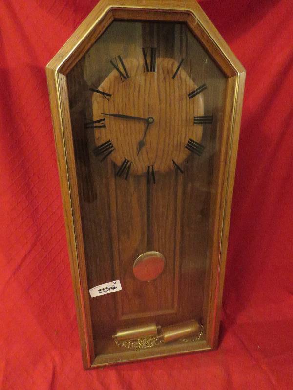 lot 51 image: Vintage Clock