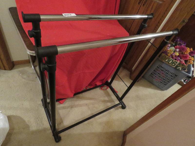 lot 55 image: Clothing Rack