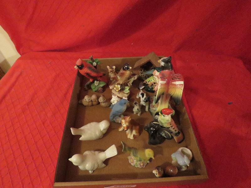 lot 59 image: Bird Decor
