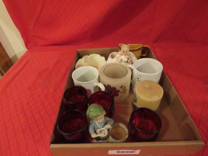 lot 60 image: MIsc. Household