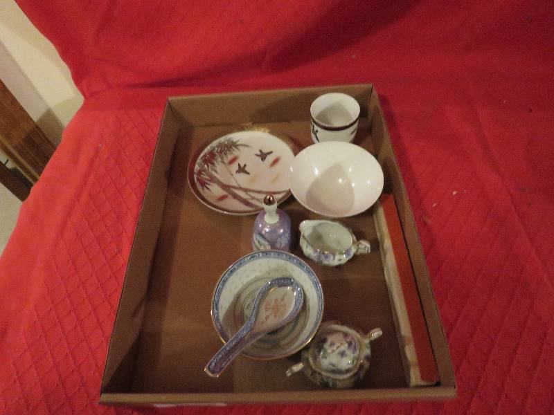 lot 69 image: Kitchen Collectibles