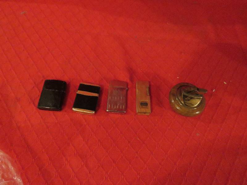 lot 74 image: Collectible LIghters