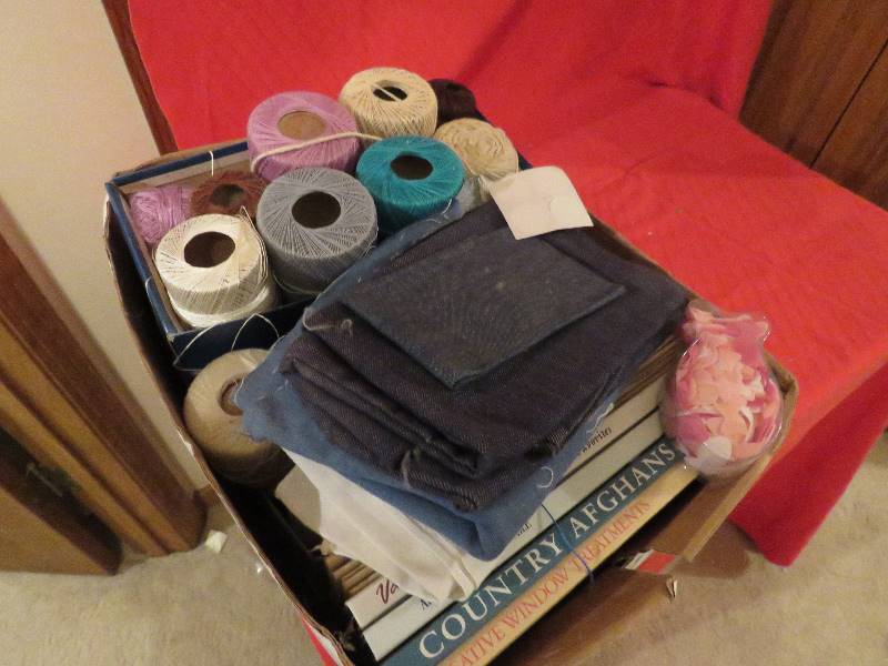 lot 82 image: Sewing Supplies