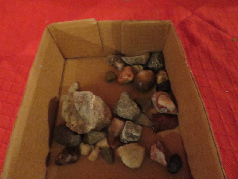 lot 85 image: Agates