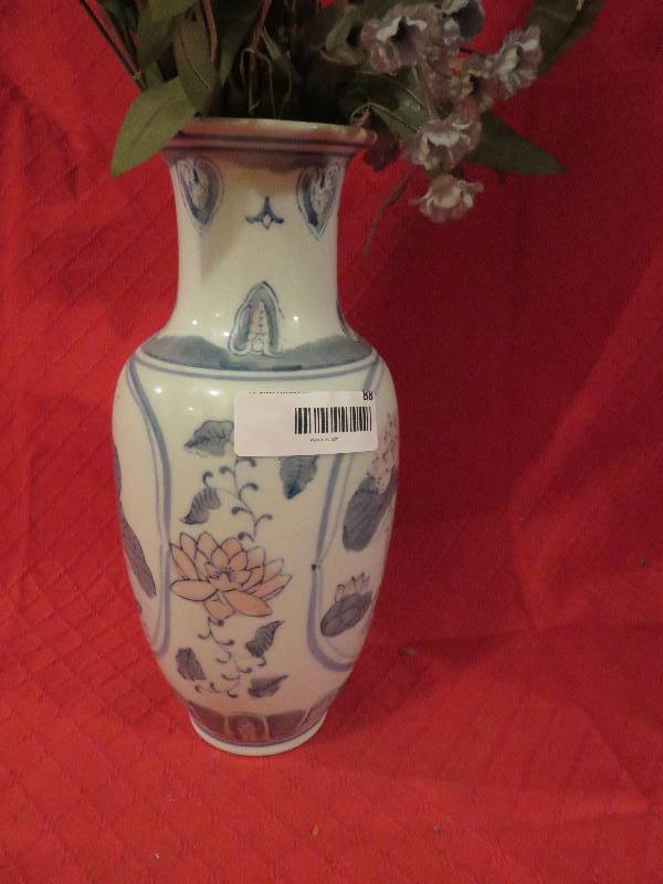 lot 88 image: Vase