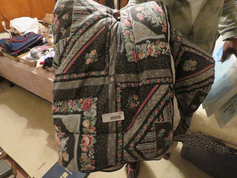 lot 107 image: Quilt and Blankets