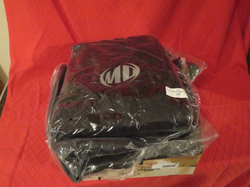 lot 109 image: Mountain Dew Clothing