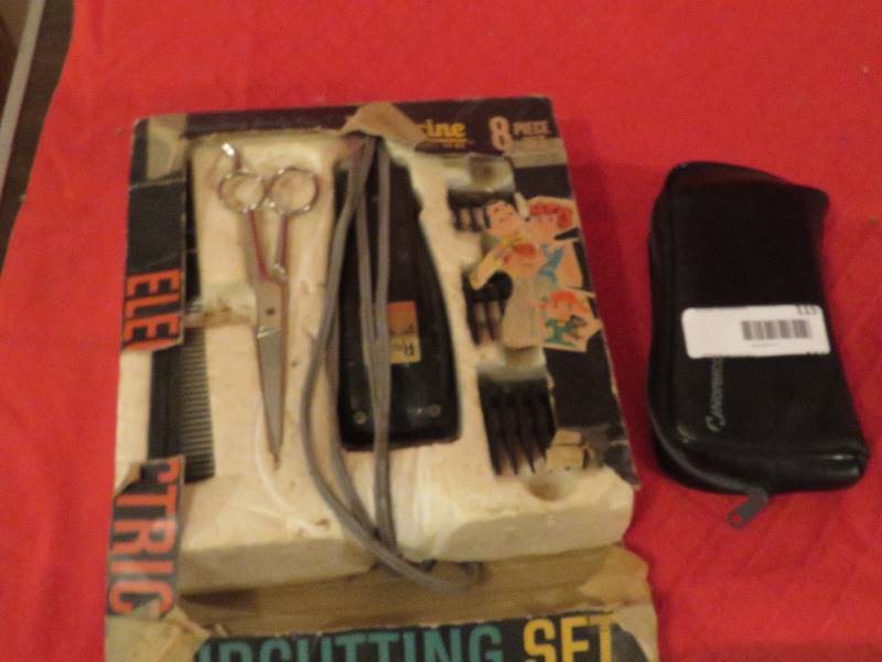 lot 115 image: Vintage Hair Clipper Set
