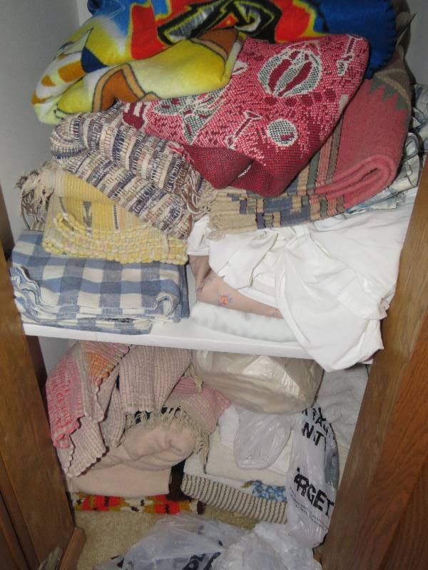lot 120 image: Linens