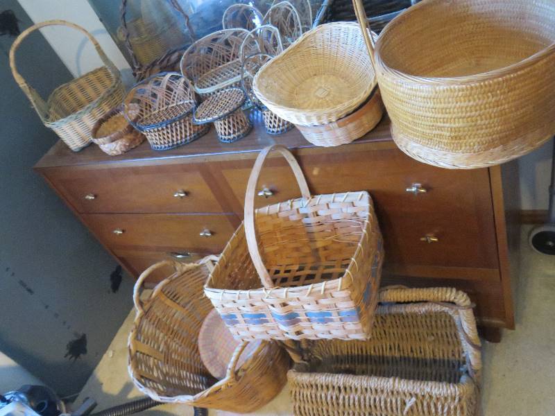 lot 128 image: Wicker Baskets