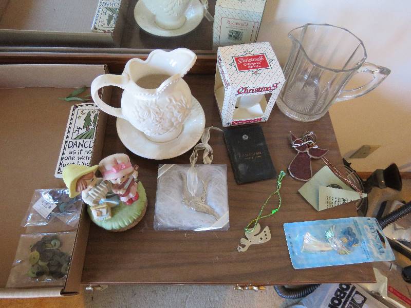 lot 134 image: Household Decor