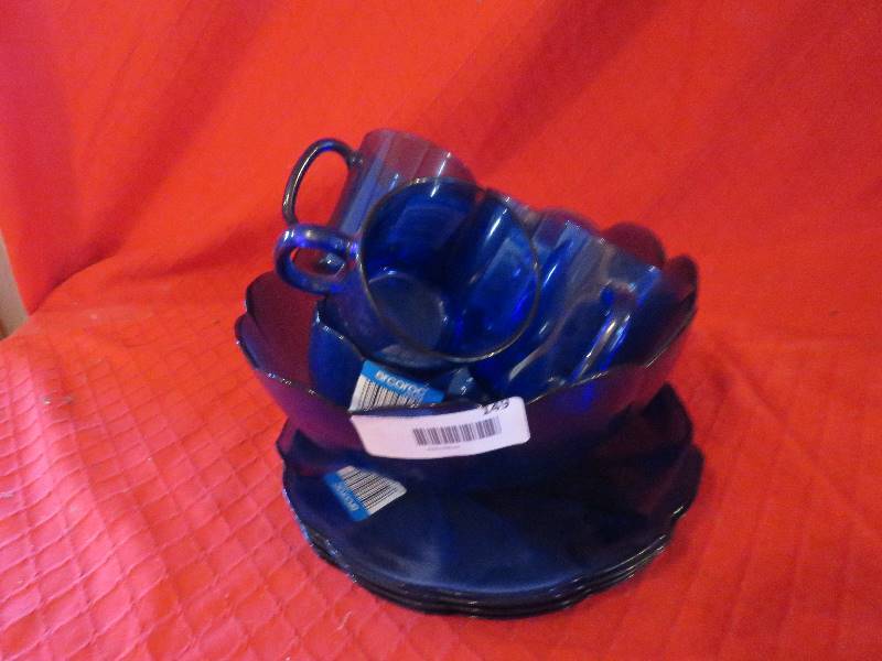 lot 149 image: Blue Glass Dish Set