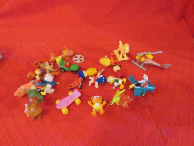 lot 150 image: Vintage Toys