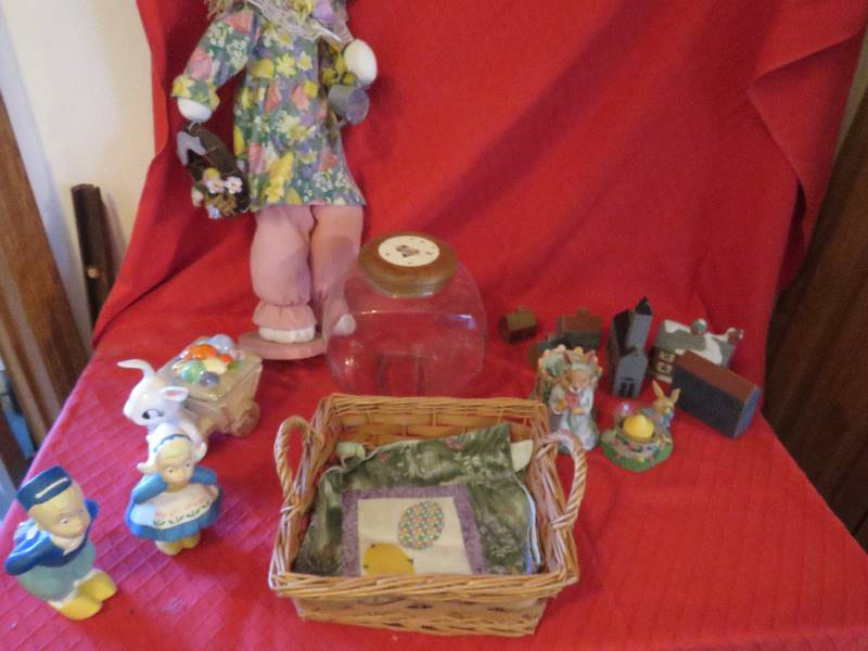 lot 162 image: Misc. Decor