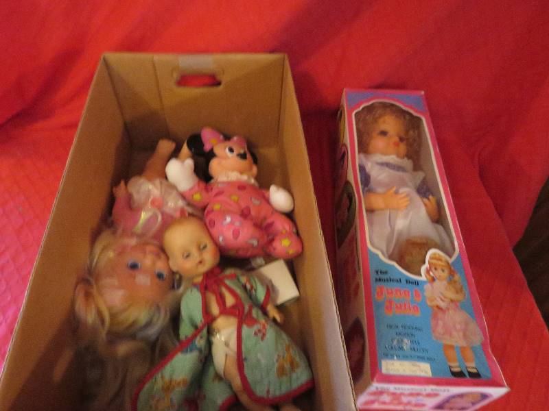 lot 163 image: Vintage Dolls