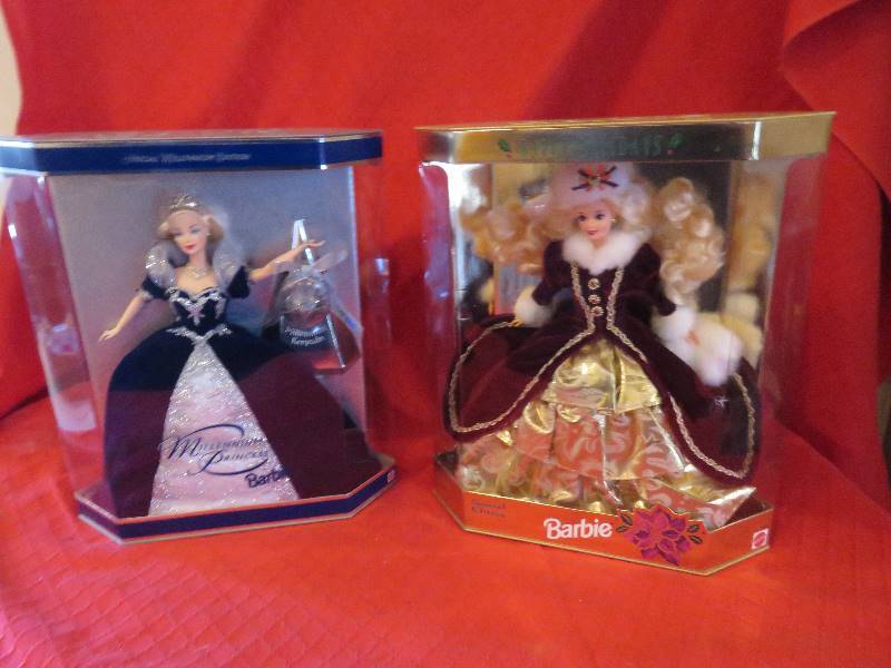 lot 164 image: Collectible Barbies