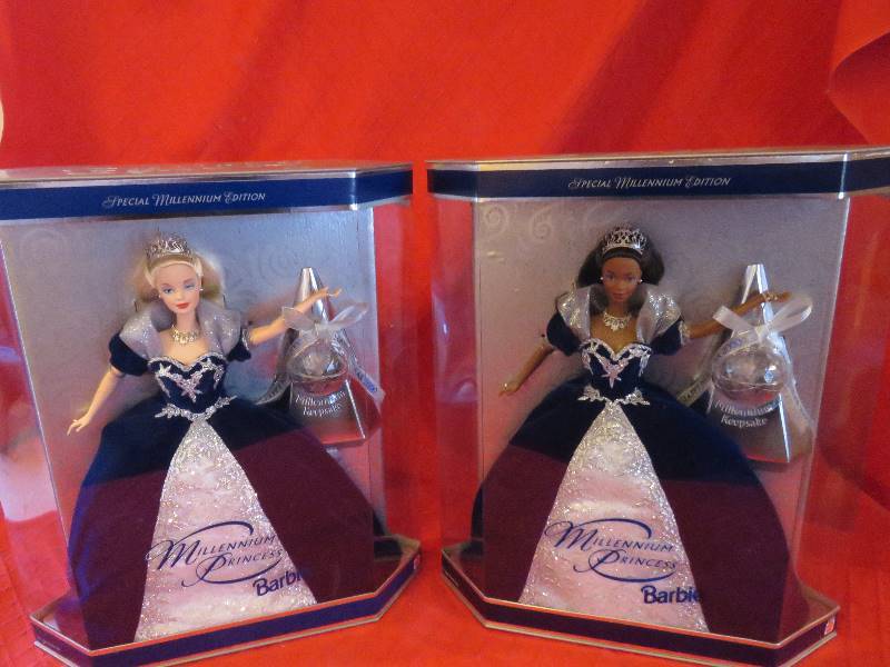 lot 165 image: Collectible Barbies