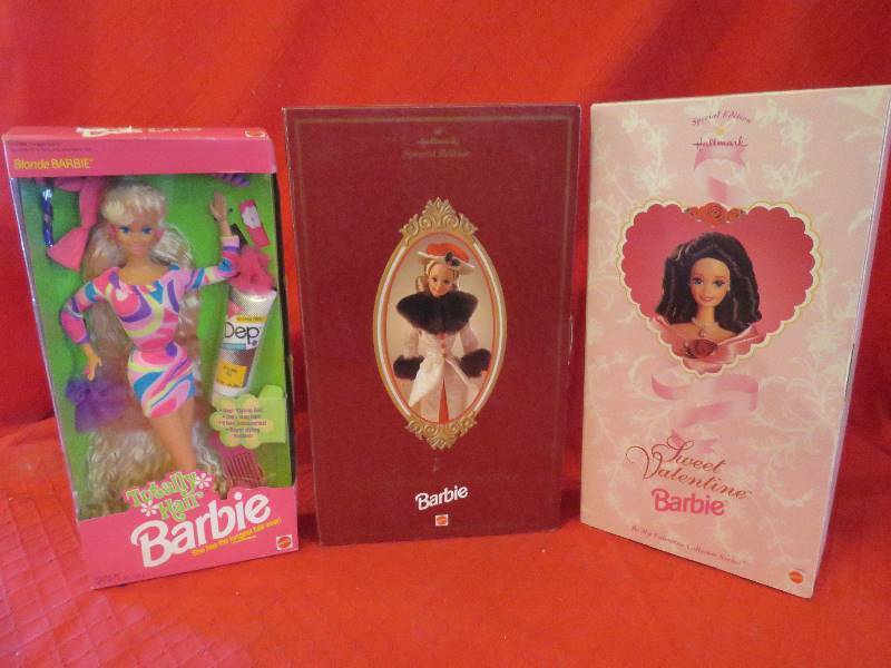 lot 178 image: Collectible Barbies