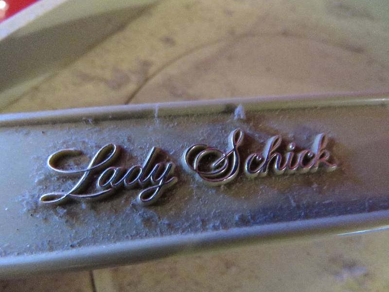 lot 188 image: Vintage Lady Schick Consolette