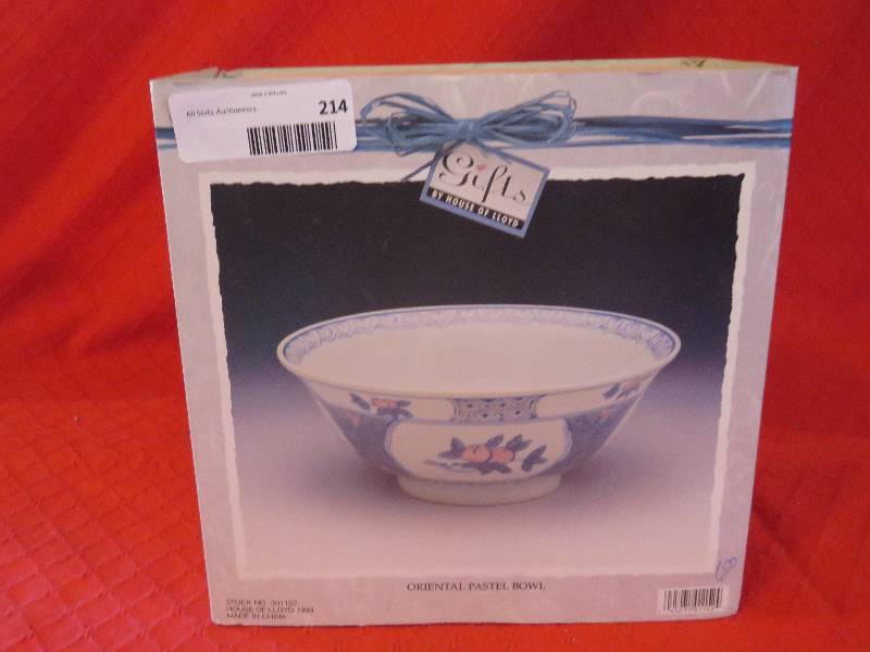 lot 214 image: Oriental Pastel Bowl
