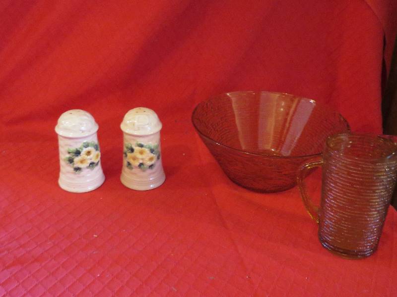 lot 215 image: Vintage Kitchen Items