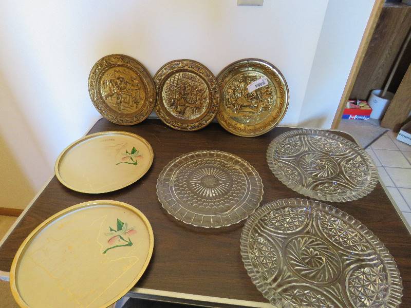 lot 223 image: Vintage Serving Trays