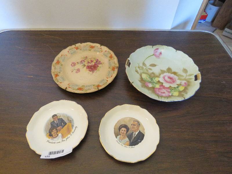 lot 225 image: Collectible Plates