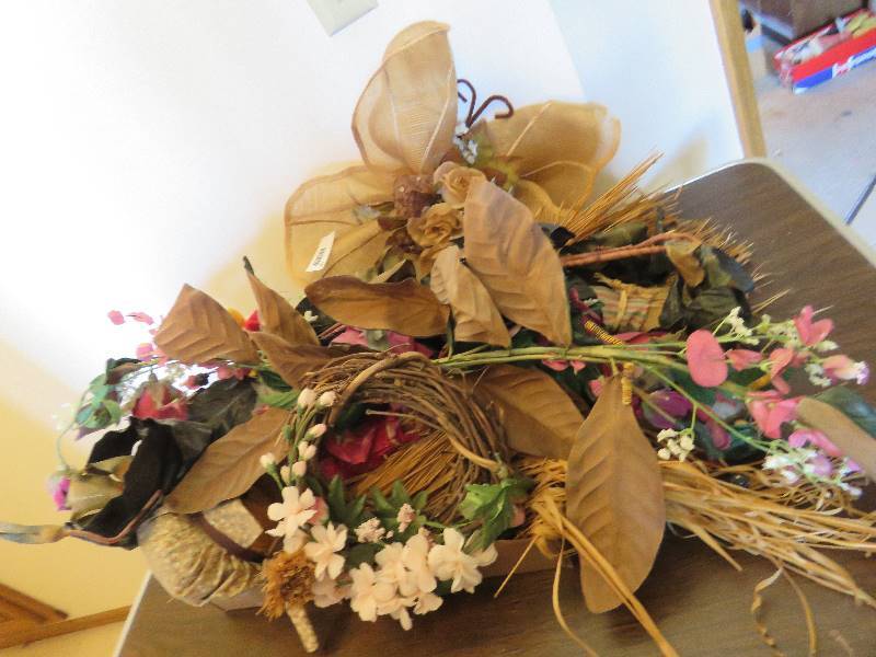 lot 230 image: Artificial Flowers