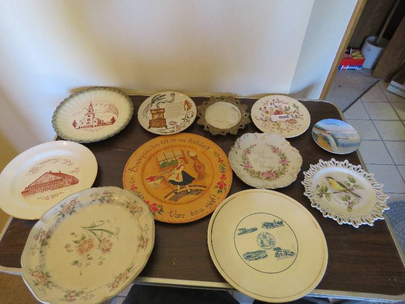 lot 238 image: Collectible Plates