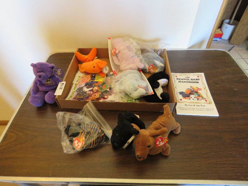 lot 256 image: Beanie Baby Collectibles