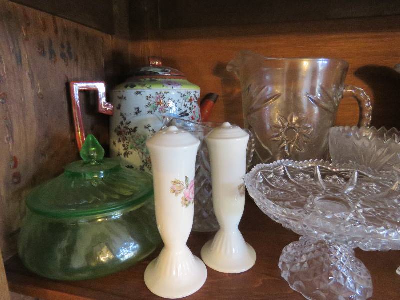 lot 260 image: Misc. Vintage Kitchen Items