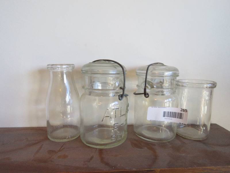 lot 265 image: Vintage Glass Containers