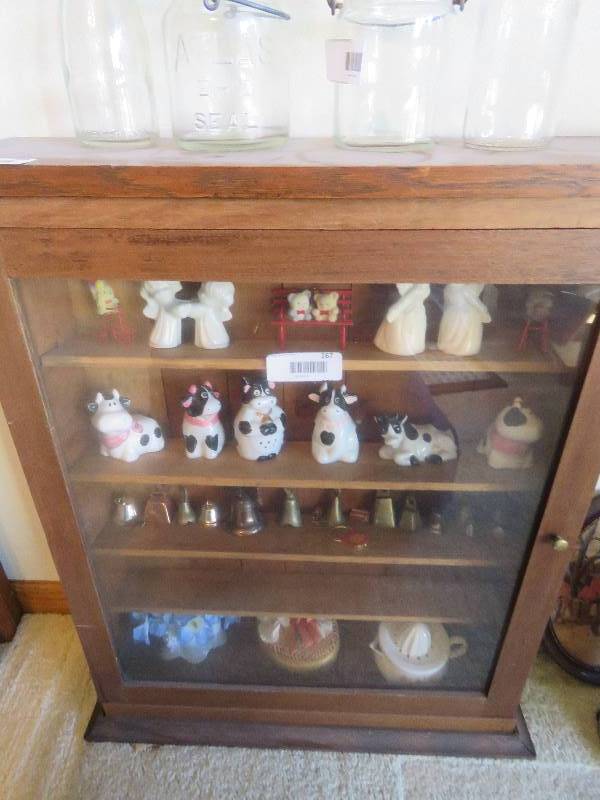 lot 266 image: Display Cabinet