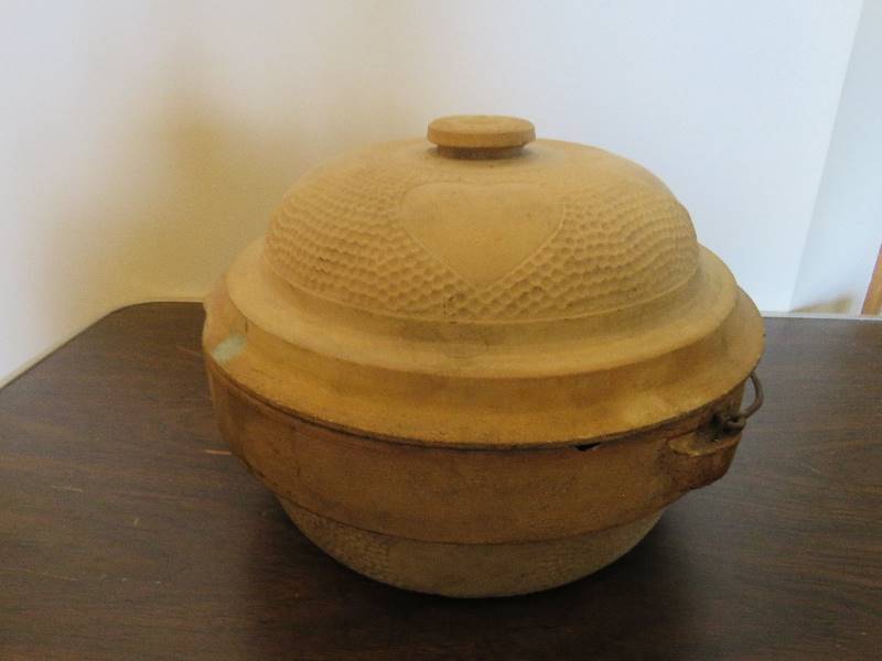 lot 269 image: Vintage Pot with Lid