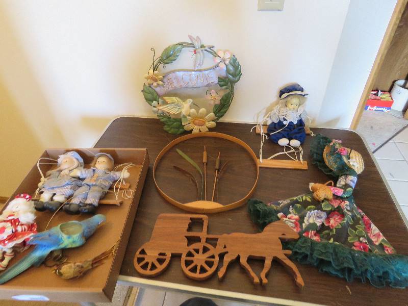lot 277 image: Misc. Decor