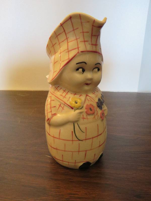 lot 281 image: Vintage PItcher
