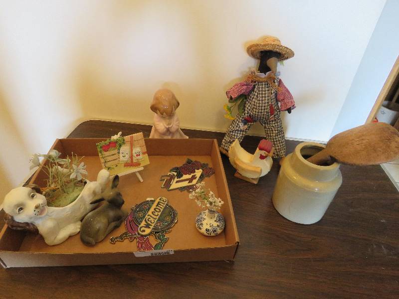lot 304 image: Misc. Decor