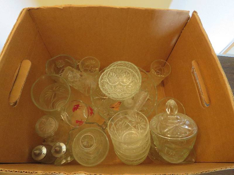 lot 323 image: Collectible Crystal