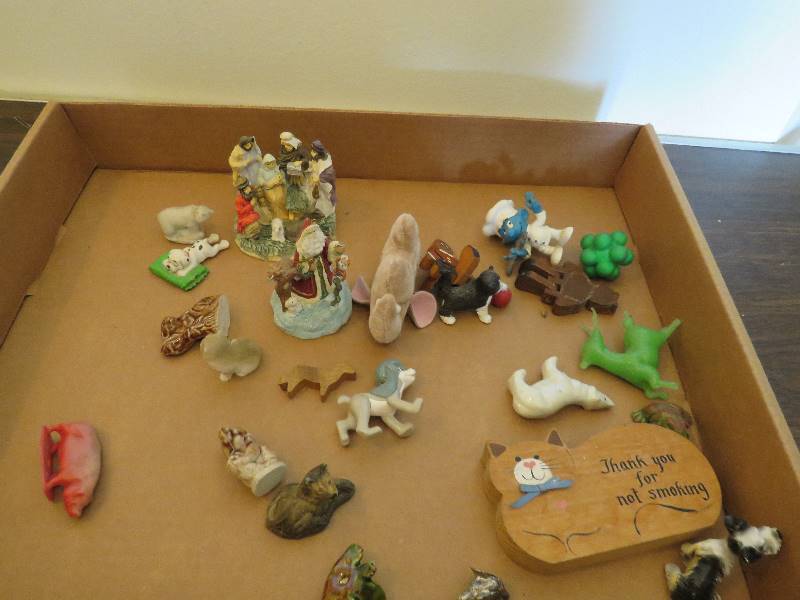 lot 336 image: Collectible Decor