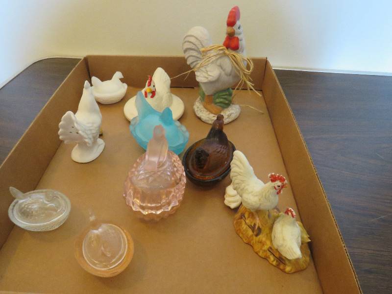 lot 338 image: Vintage Nesting Hen Bowls