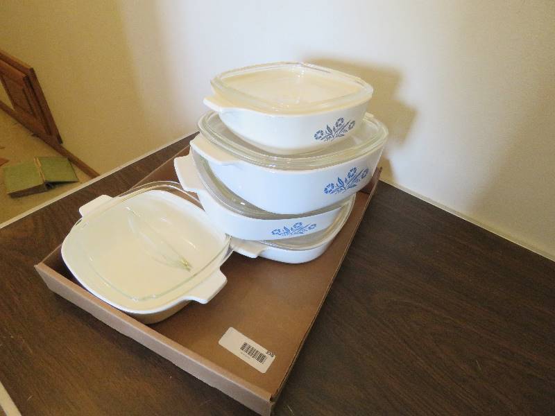 lot 358 image: Baking Dishes