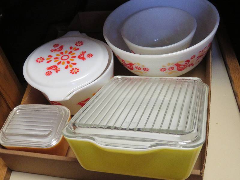 lot 360 image: Pyrex Mixing Bowls and Baking Dishes