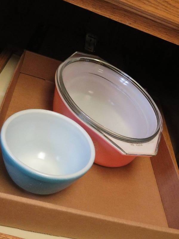 lot 361 image: Baking Dishes