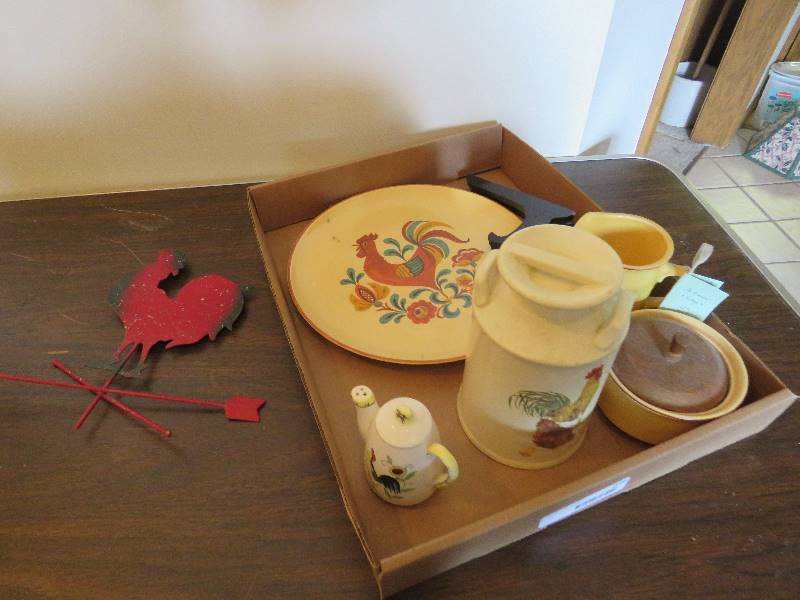 lot 376 image: Vintage Rooster Decor
