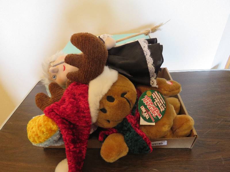 lot 377 image: Plush Toys