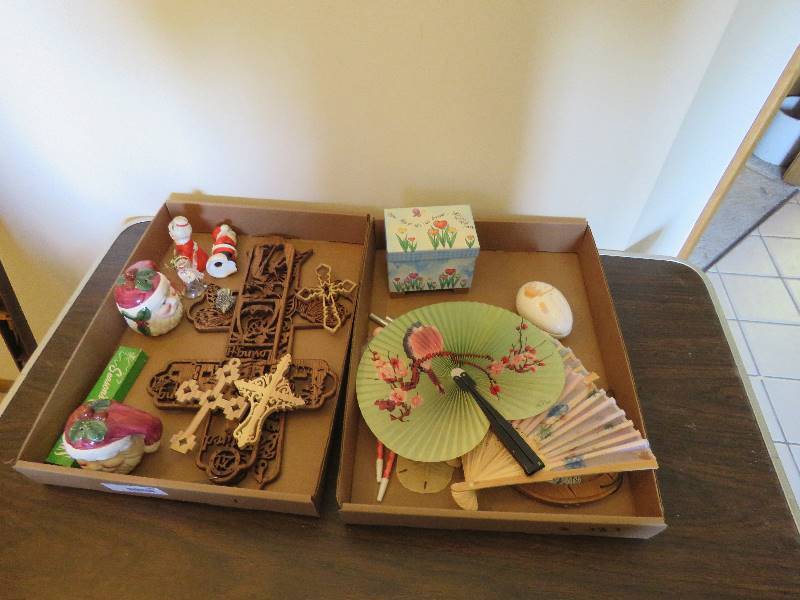 lot 383 image: Misc. Decor