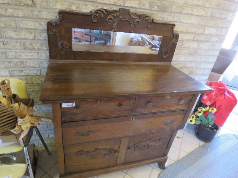 lot 404 image: Antique Buffet