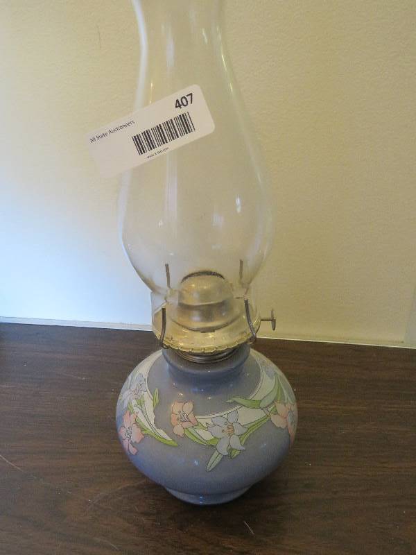 lot 407 image: Oil Lamp