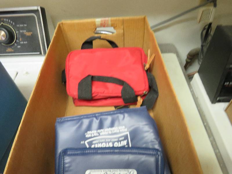 lot 413 image: Lunch BagsBox