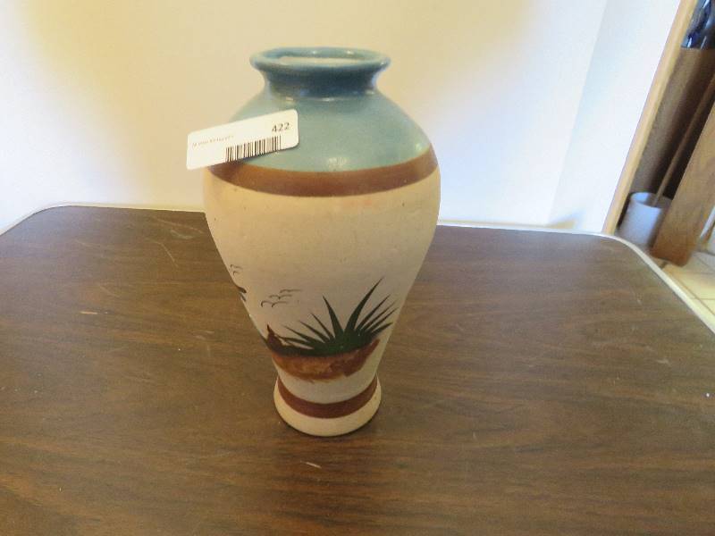 lot 422 image: Vase